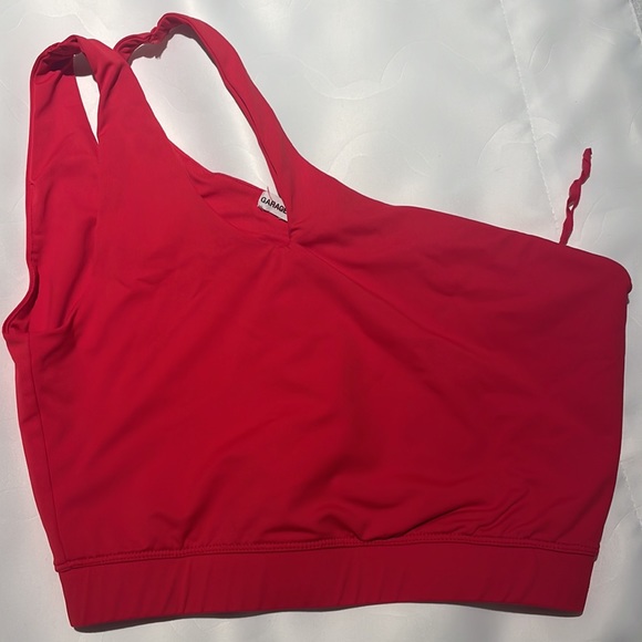 Asymmetrical red crop top ♥️ - Picture 2 of 6